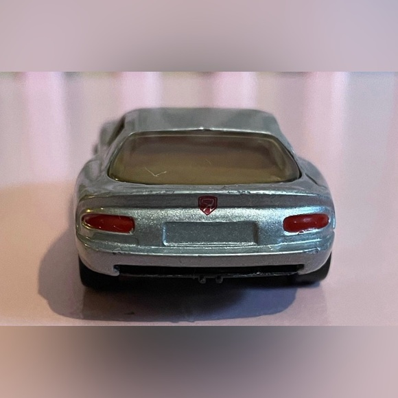 Vintage Matchbox Gray 1995 Dodge Viper GTS 1:64 - Picture 3 of 9
